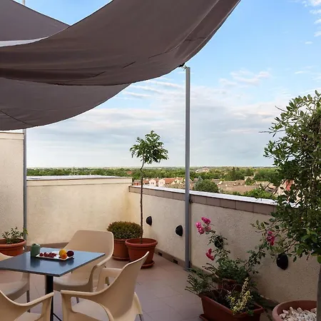 Penthouse Festina Lente